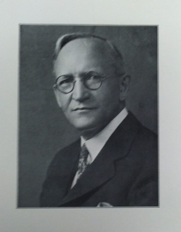 1933 HHS Yearbook pg4